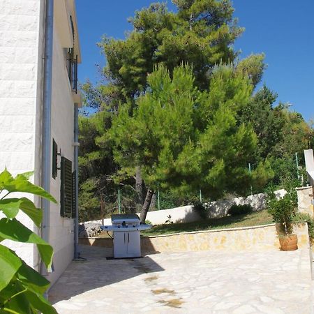 Holiday Home Nevista Sumartin Exterior foto