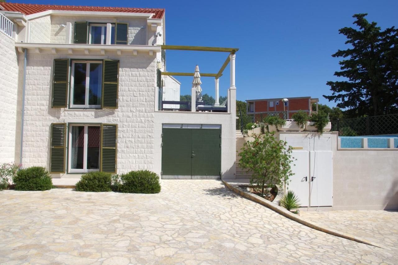 Holiday Home Nevista Sumartin Exterior foto