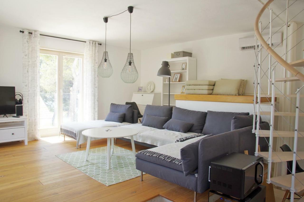Holiday Home Nevista Sumartin Exterior foto